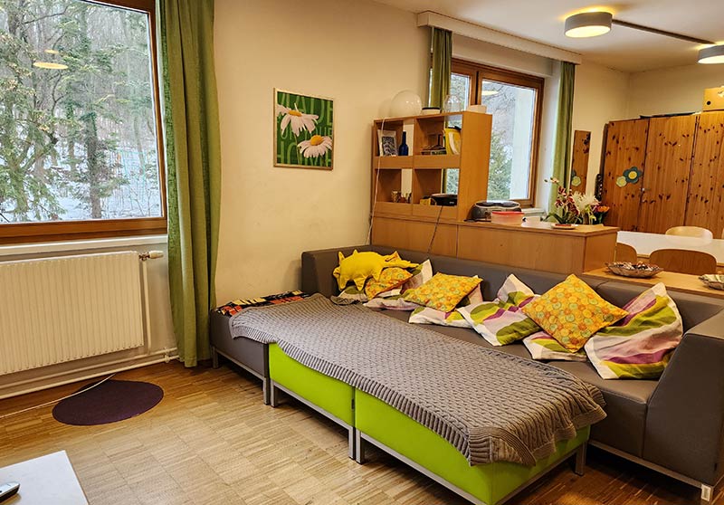 IBWISE girls lounge